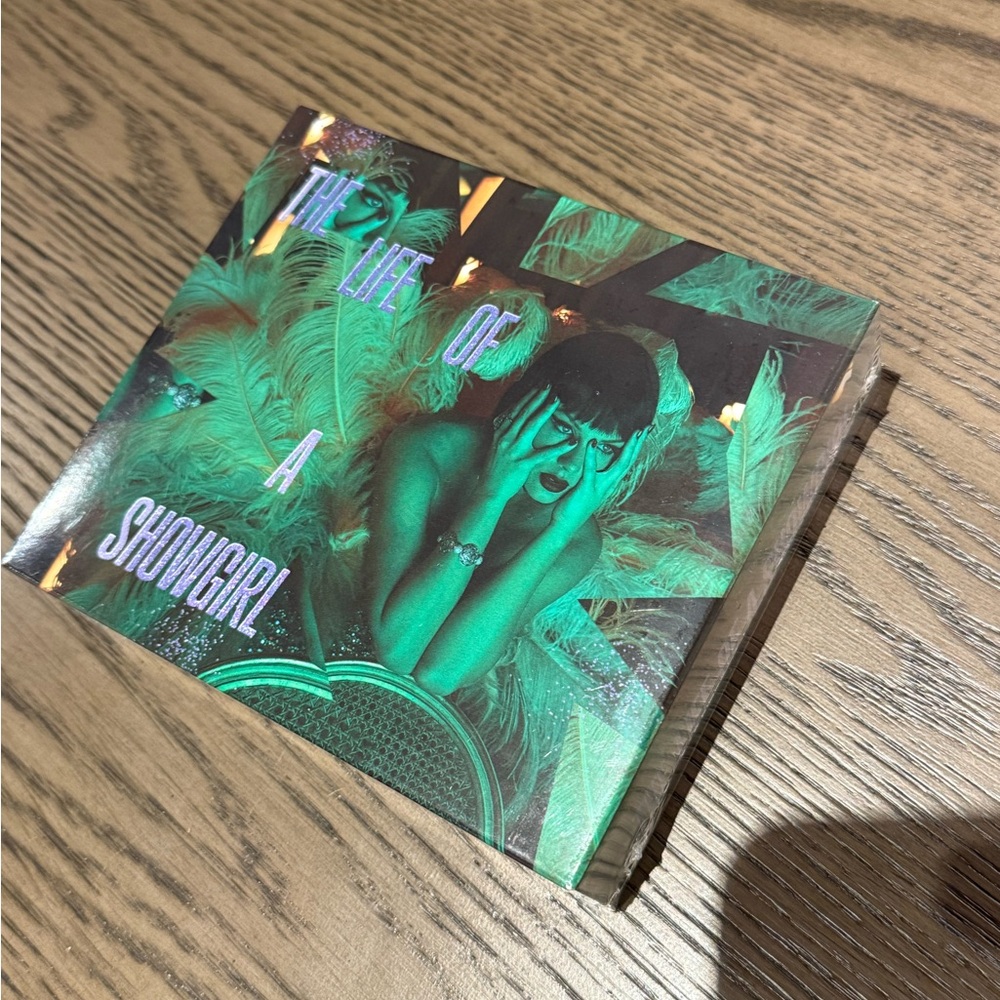 NIB Life of a Showgirl It’s Rapturous Edition CD/Necklace